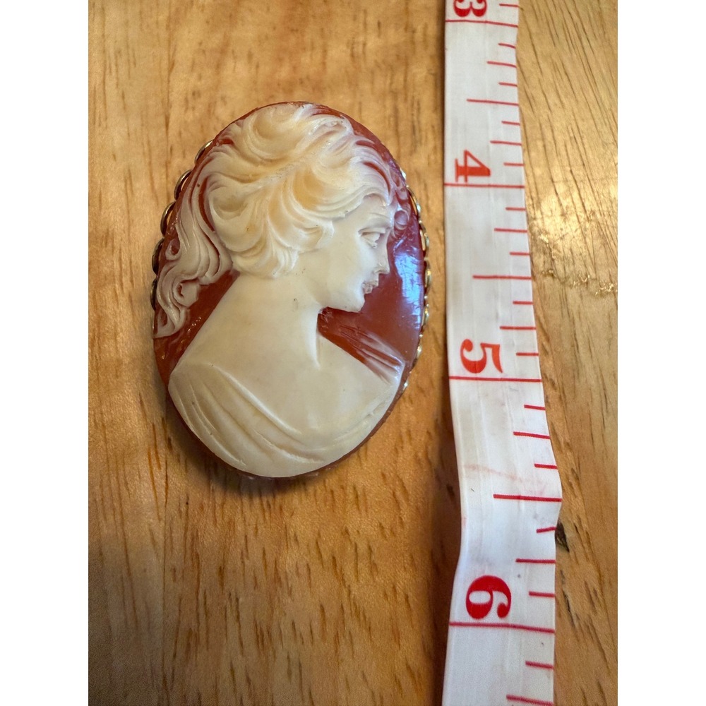 Vintage Carved Shell Cameo Brooch‎ Gold Tone Scalloped Frame Victorian Style Pin
